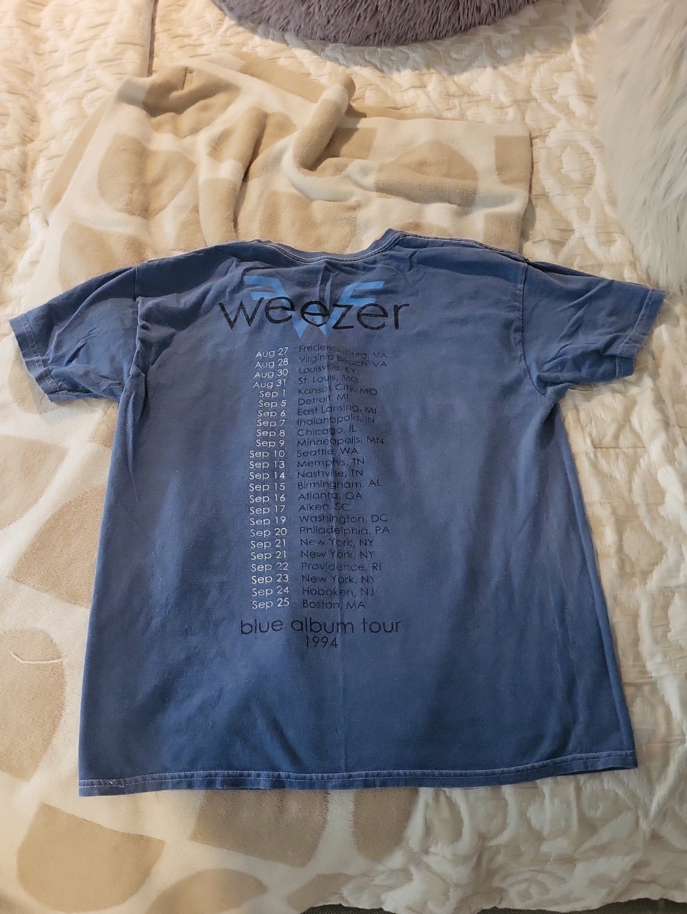 Vintage 90's Weezer Graphic Band T-Shirt - Picture 3 of 3